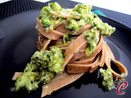 Tagliatelle di castagne e rosmarino con pesto di sedano in crema di scarola: incontri, conoscenze e nuove conquiste