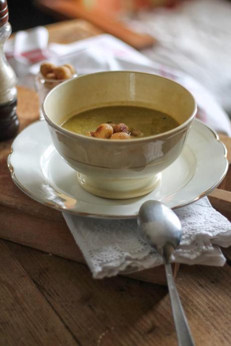 Crema di broccoli con palline di pane croccanti