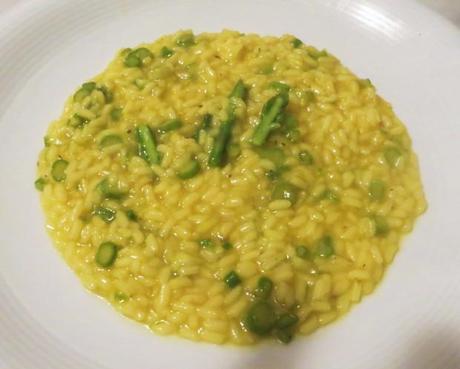 risotto agli asparagi, olio e zafferano