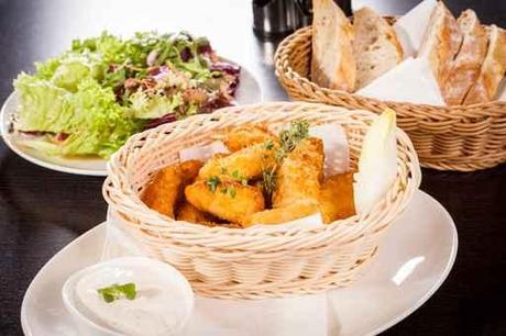 Nuggets di pollo in crosta di pane e parmigiano