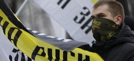 Disordini nell’Ucraina orientale mentre Mosca invita i fascisti europei in Crimea Putin Feb9 P