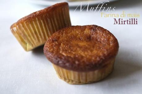 Muffins con farina di mais e mirtilli 