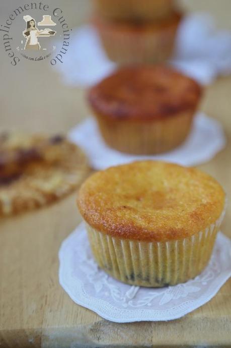 Muffins con farina di mais e mirtilli 