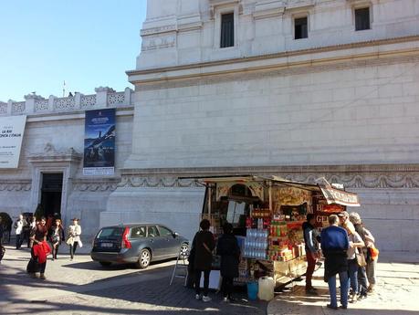 I camion bar che umiliano Roma e solo Roma. Nuova carrellata di immagini per tenere allenato l'occhio e non abituarsi. Mai