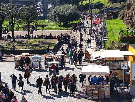 I camion bar che umiliano Roma e solo Roma. Nuova carrellata di immagini per tenere allenato l'occhio e non abituarsi. Mai