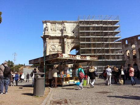 I camion bar che umiliano Roma e solo Roma. Nuova carrellata di immagini per tenere allenato l'occhio e non abituarsi. Mai