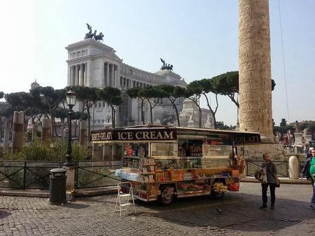 I camion bar che umiliano Roma e solo Roma. Nuova carrellata di immagini per tenere allenato l'occhio e non abituarsi. Mai