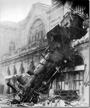 economiaTrain_wreck_at_Montparnasse_1895