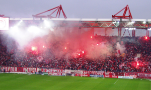 Il tifo dei tifosi dell'Olympiacos (olympiacosgreece.blogspot.com)