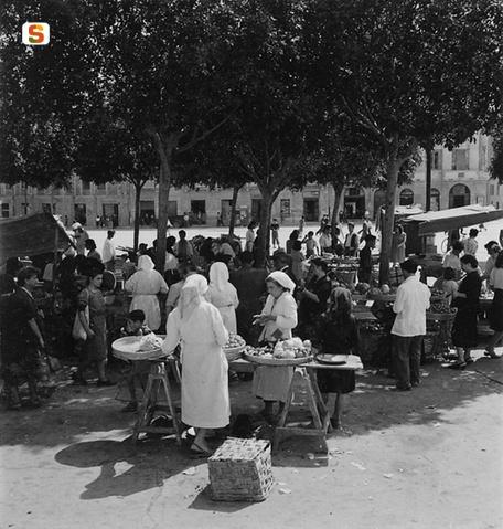 Il mercato in piazza