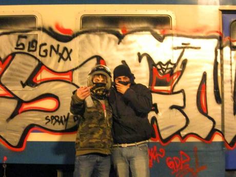 Vi ricordate i poveri piccoli graffitari vandali che si fanno chiamare Gente de Paese? Ora si sono fatti anche la pagina facebook