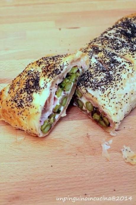 Strudel di asparagi, prosciutto cotto e stracchino