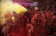 Lathmar Holi 2014: 12 Foto mozzafiato per vivere tutti colori dell’India