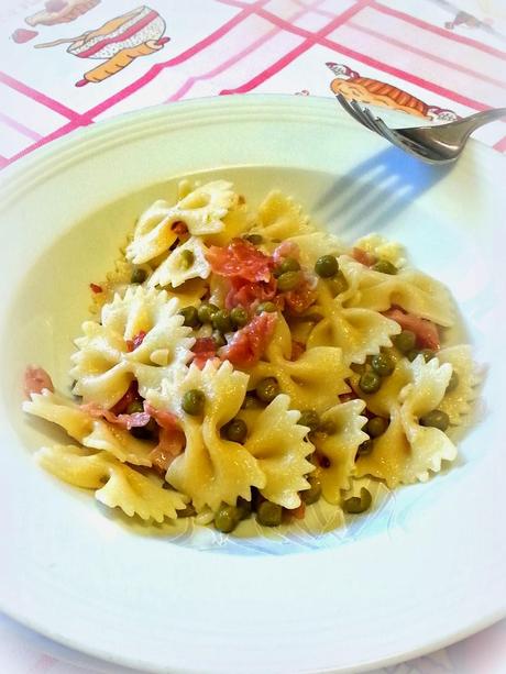 FARFALLE CON SPECK E PISELLI