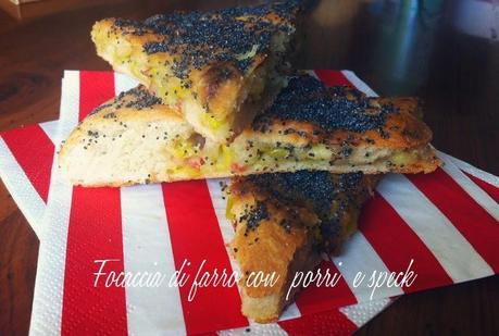 Focaccia di farro con porri e speck