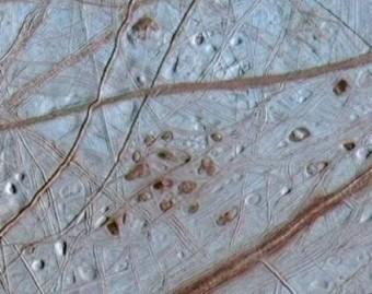 La superficie di Europa. Crediti: NASA/JPL/University of Arizona/University of Colorado