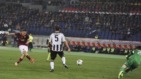 Roma-Udinese 3-2, Totti e De Sanctis rilanciano i giallorossi
