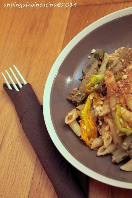 Pasta di kamut con carciofi, fiori di zucca, mollica e acciughe