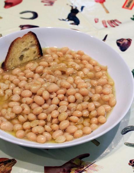 Fagioli di Controne, pane cafone e olio Bertarello.