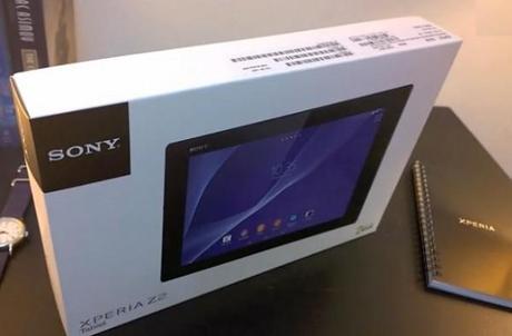 Sony Xperia Tablet Z2 Unboxing 600x395 Sony Xperia Z2 Tablet si mostra nel primo video unboxing tablet  Sony Xperia Z2 Tablet sony 