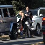 Hillary Duff chiama la polizia, Emma Roberts copre il volto03