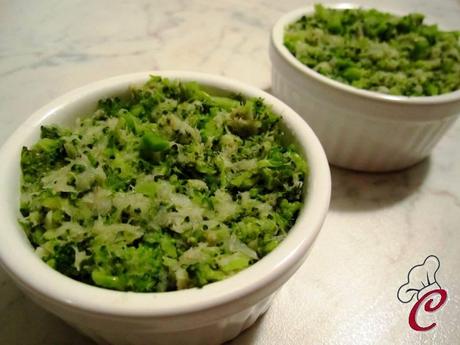 Sformatini di merluzzo e broccoli al tè verde con ceci neri allo zafferano: i colori di un inverno agli sgoccioli