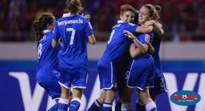 L'esultanza delle azzurrine nella prima vittoria contro lo Zambia (olimpiazzurra.com)