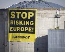 Stop al nucleare: irruzione di Greenpeace a Fessenheim