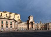 Follia Piazza Dante. uomini devastano locale feriscono ragazzi