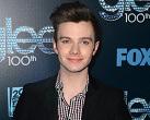 “Glee 5”: Chris Colfer promuove gli animali e anziani ma boccia Miley Cyrus nell’episodio da lui scritto