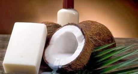 Oggi nella mia rubrica: Olio di cocco, trattamento unghie e shampoo nutriente