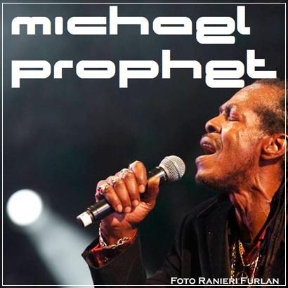 Michael Prophet in concerto all'Officina 99 di Napoli, sabato 22 marzo 2014.