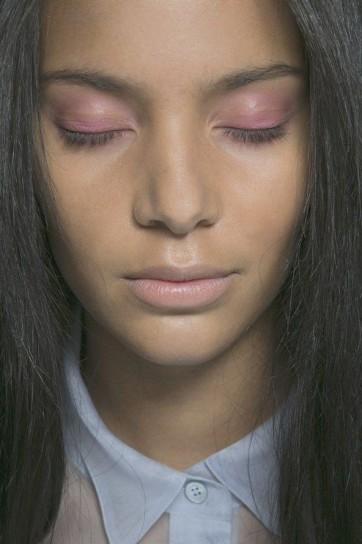 a trucco-occhi-rosa-tenue