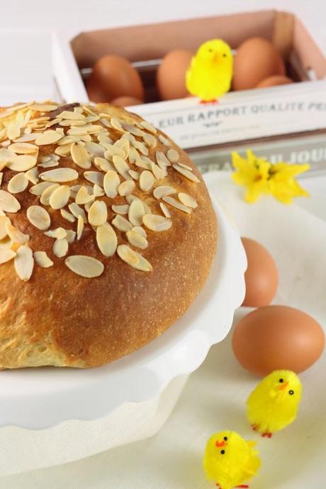 Pan di Pasqua al quark e mandorle