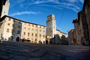 San Gimignano Piazza della Cisterna