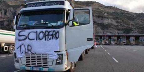 TIR FERMI IN SICILIA PER QUATTRO GIORNI