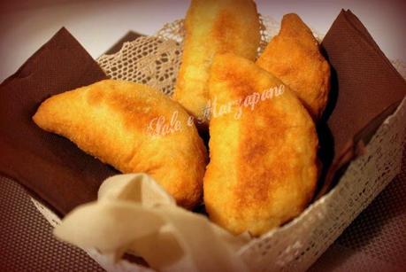 PANZEROTTI (CALZONI) FRITTI CON LIEVITO MADRE