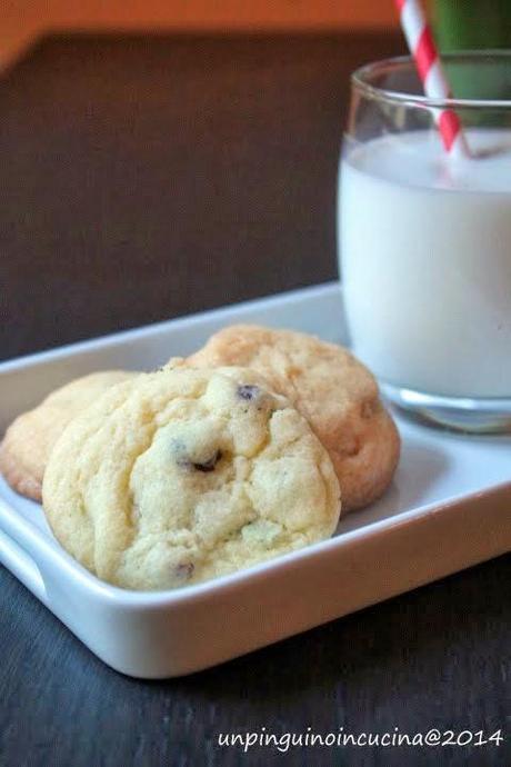 Cookies al cioccolato bianco e ciliegie