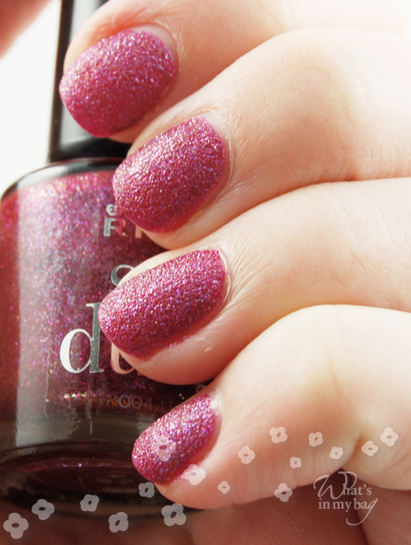 A close up on make up n°224: Rimmel London, Space Dust nailpolish n°004 Luna Love