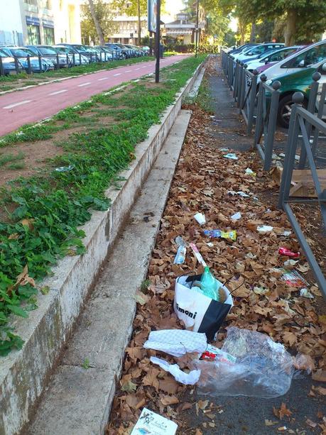 Vi ricordate qualche giorno fa che abbiamo pubblicato gli orrori del quartiere Don Bosco di notte? Ecco, beccatevi il quartiere Don Bosco di giorno va. Che è peggio...