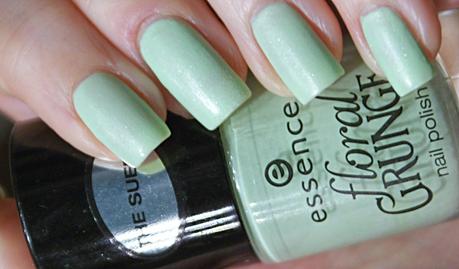 essence Floral Grunge #03 Grunge Me Tender