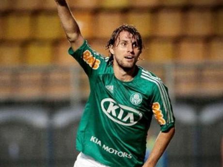 rp_palmeiras-henrique-comemorar-640x480-foto-arena.jpg