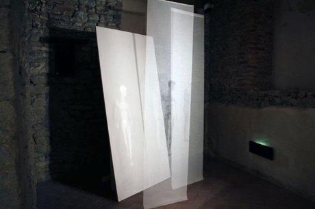 Giorgio Tentolini, Studio su Maria e sull'Angelo - 2013 - Installazione - rete in pvc incisa a mano. 100x300