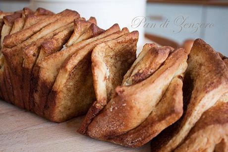 Cinnamon bull apart bread