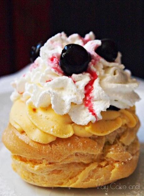 Le zeppole alla crema e amarene