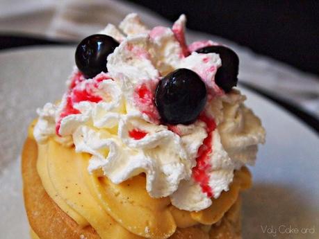 Le zeppole alla crema e amarene