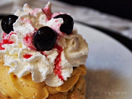 Le zeppole alla crema e amarene