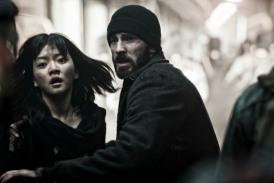 Snowpiercer, il film: il treno senza speranza di Bong Joon Ho Tilda Swinton Snowpiercer Marco Beltrami In Evidenza Ed Harris Chris Evans Bong Joon Ho 