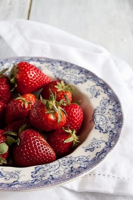 Finta Panna Cotta con Fragole e Menta