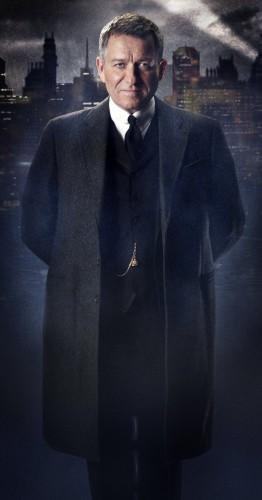 Gotham: prima immagine ufficiale di Alfred Sean Pertwee Gotham Ben McKenzie 